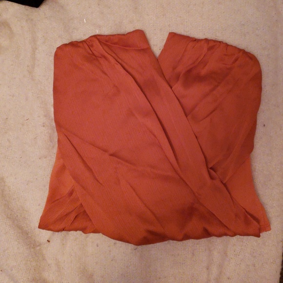 Halter top - Picture 2 of 3